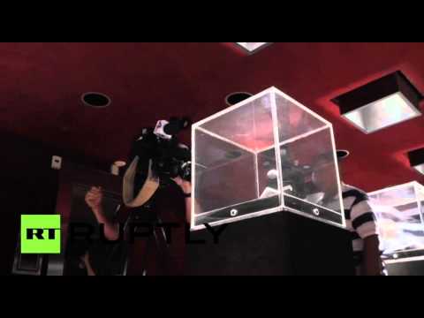 أقامه متحف التاريخ الطبيعي في لوس أنجلوس عرض الماسة الزرقاء أندر الأحجار في العالم