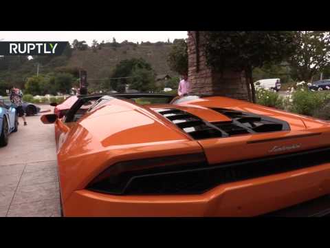 بالفيديو  سيارات خارقة تعرض في بيبل بيتش في كاليفورنيا