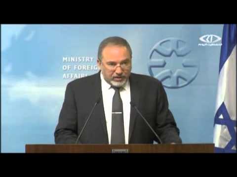 ليبرمان يعتزم توزيع شارلي إيبدو في تل أبيب