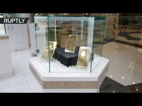 طرح أيفون 7 مزين بنقش وجه ترامب للبيع في الشارقة