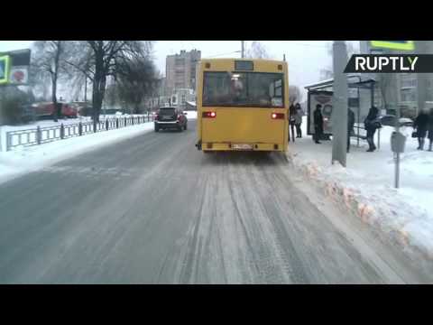 شاب ينجو بأعجوبة من حادث دهس في روسيا