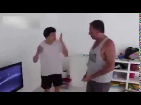 أب يثير غضب ابنه بحرق جهاز إكس بوكس في الفرن