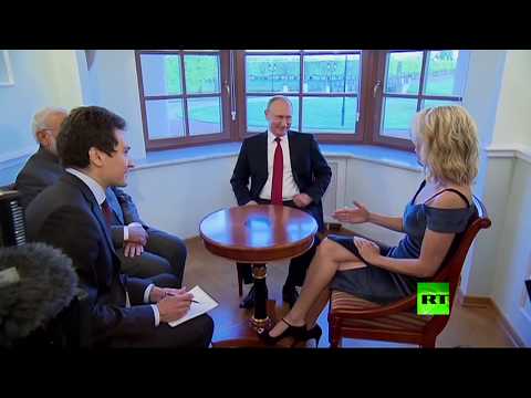 شاهد فلاديمير بوتين يمازح صحافية أميركية على الهواء