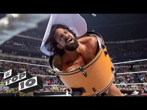 مصارعون يحولون الآلات الموسيقية إلى أدوات حرب