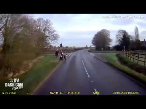 سائق شاحنة ينقذ حياة 3 أطفال متهوّرين من الدهس