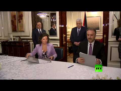 لحظة توقيع اتفاقية التعاون بين آرتي والهيئة العامة للتلفزيون الفلسطيني