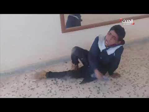 لحظة اعتداء معلم على الطلاب بطريقة وحشية