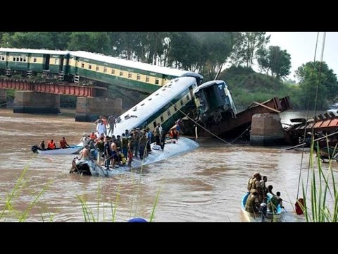 قطارات تسير على المياه بشكل مذهل