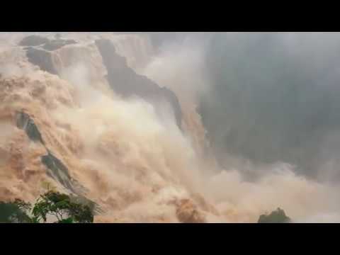 شاهد هذا ما فعلته مياه الأمطار الغزيرة بشلالات بارون