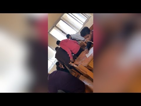 شاهد طلاب يتحرَّشون بمُعلِّم داخل مدرسة في السويس