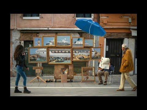 الفنان البريطاني بانسكي يكشف عن عمل فني جديد بـالبندقية الإيطالية