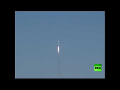 شاهد صاروخ فالكون9 ينطلق إلى الفضاء حاملاً 3 أقمار صناعية