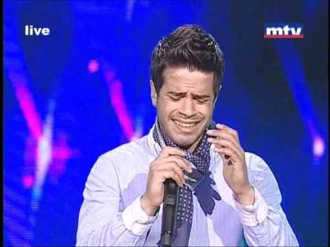 اليسا تقبل متسابق في برنامج the x factor