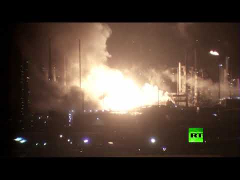 شاهدحريق ضخم داخل مصفاة نفط تابعة لشركة