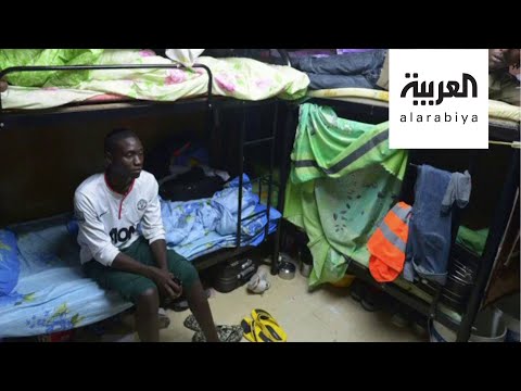 عمال في قطر يستغيثون ويؤكدون أنهم يعيشون حياة السجون