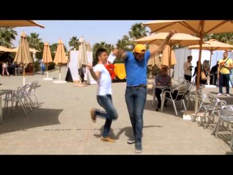 طلاب يرقصون على أنغام صليل الصوارم