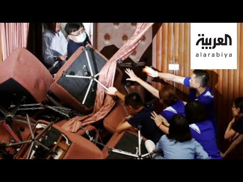المعارضة في تايوان تحتل البرلمان مجددا بعد شجار عنيف وإصابات