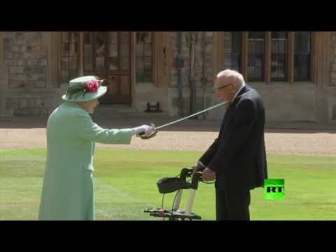 ملكة بريطانيا تمنح جامع تبرعات عمره 100 عام لقب السير