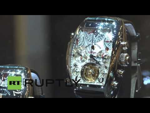 تصميمات فاخرة من المجوهرات في معرض موناكو