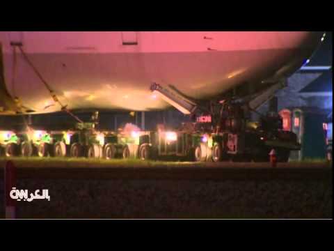 طائرة بوينغ ضخمة تعبر شوارع هيوستن الأميركيَّة