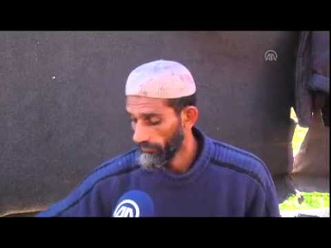 فلسطينية تشارك زوجها الحداد مهنته الشاقة