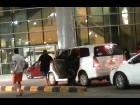 كيف حاول شابان معاكسة فتيات بمركز تجاري في السعودية