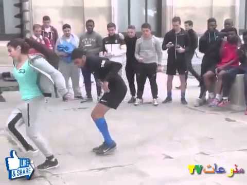 كوبري من فتاة يضع شابًا في موقف محرج