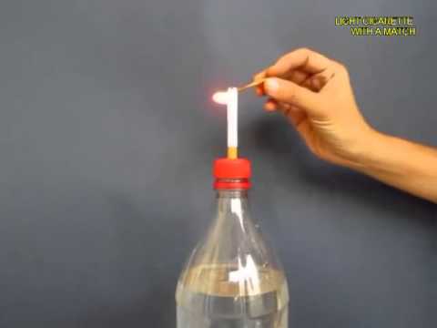 مدرّس يعلم تلاميذه أضرار التدخين