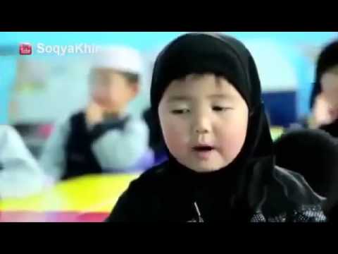 طفلة صينيّة تقرأ القرآن الكريم