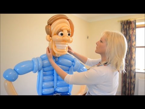 بريطانية تُجسد العائلة المالكة بالبالونات