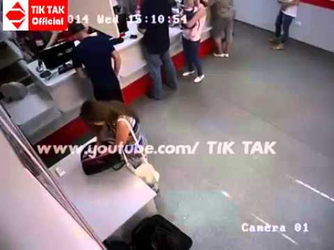 شاهد حسناء تسرق ملعقة من أجد المتاجر