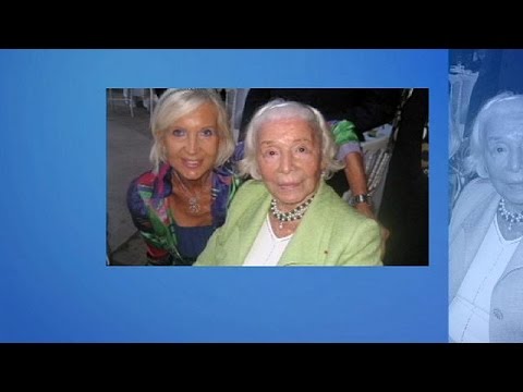 وفاة مصممة الأزياء الفرنسية ماري لويز كارفين