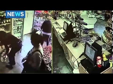 امرأة تسرق صندوق التبرعات