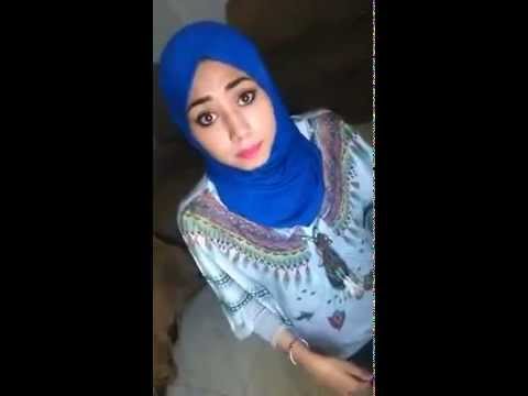 فتاة توجه انتقادات لاذعة بشأن استعراض البنات والشباب