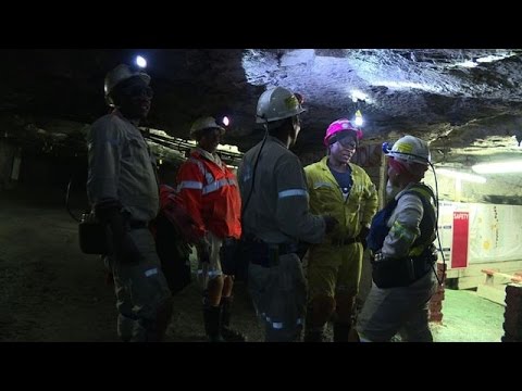 عاملات المناجم يكافحن لتحصيل حقوقهن