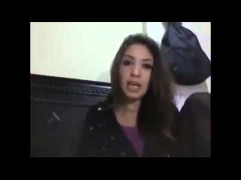 فتاة تسخر من المصطافين الفقراء