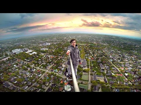 مراهقون يلتقطون أخطر سيلفي