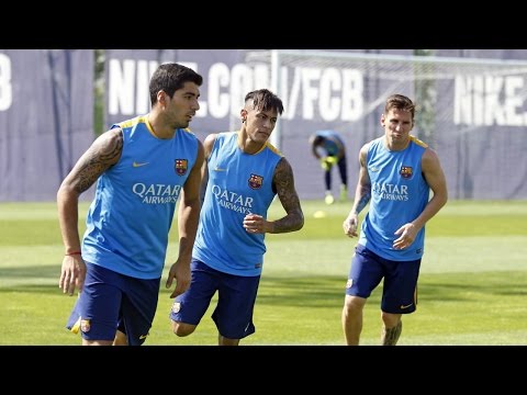 نجوم نادي برشلونة في حصة تدريبية