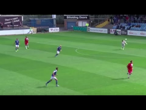 شاهد حارس مرمى يتسبب بهدف في مرماه