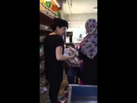 محجبة تسرق من سوبر ماركت