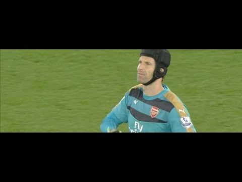 تألق بيتر تشيك أمام ليفربول