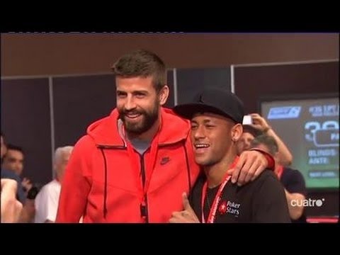لاعبي برشلونة نيمار و بيكيه يلعبون معًا لعبة البوكر