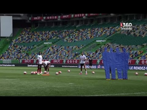 رونالدو يسجل ركلة حرة مباشرة بطريقة رائعة