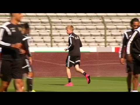 دى بروين خلال تدريباته ضمن صفوف منتخب  بلجيكا