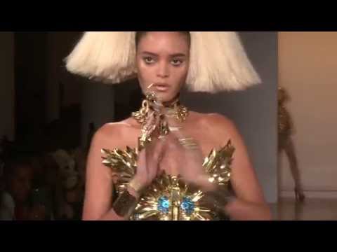 هوس المومياوات والذهب الفرعوني يصيب أسبوع الموضة في نيويورك