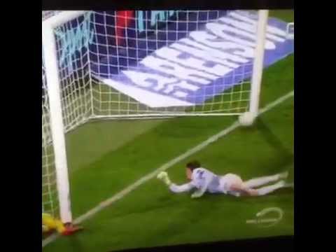 لاعب بلجيكي يُهدر فرصة غريبة على خط المرمى