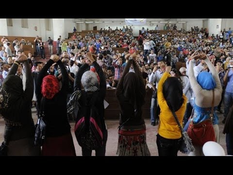 بنات وشباب يرقصون على أغنية فرتكة فرتكة