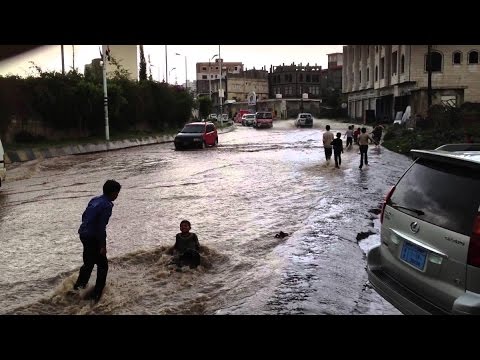 السعودية ودول خليجية تسيّر معدات لمساعدة اليمنيين العالقين