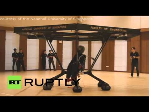 طلاب الجامعة في سنغافورة يخترعون مركبة طائرة