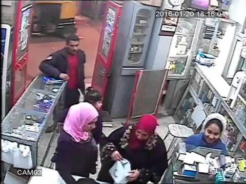 لحظة سرقة هاتف جوال من صيدلية